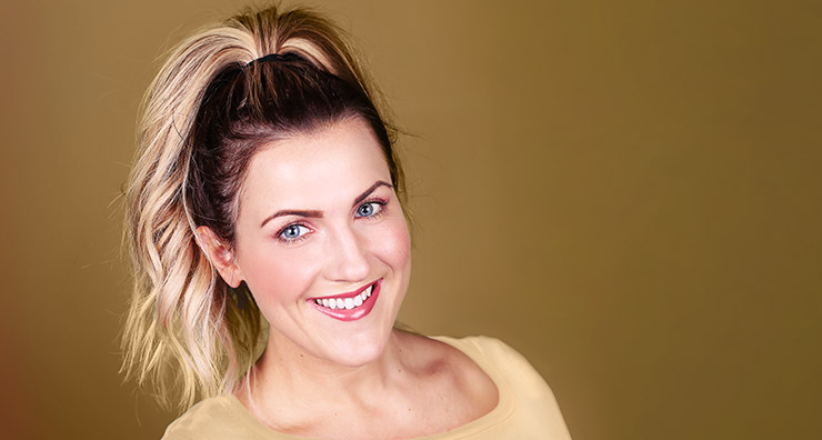 7 Simple Steps to Pink Lady Makeup